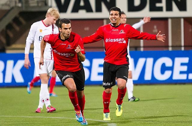 依旧展现出 依旧展现出