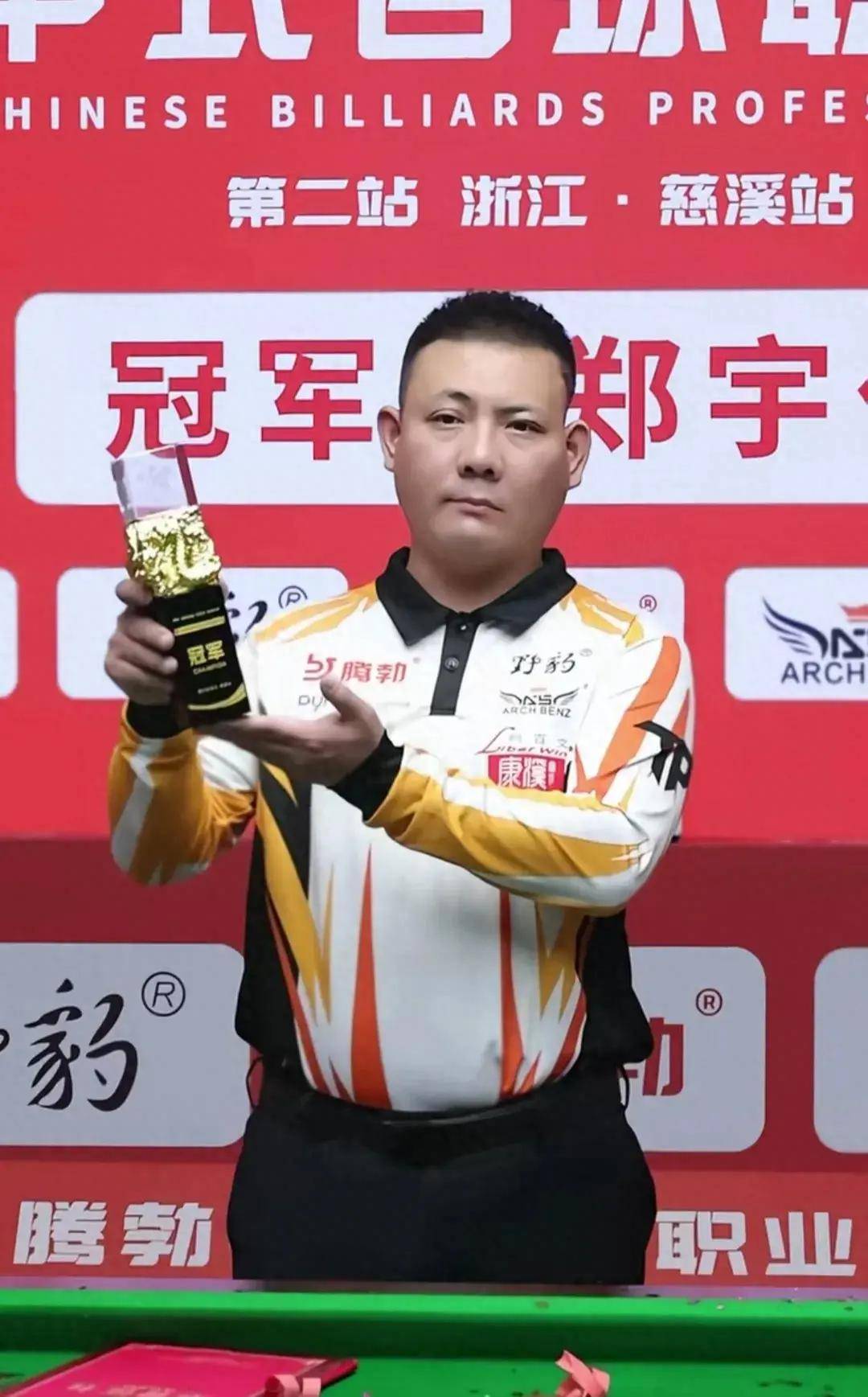 形成了一个 形成了一个